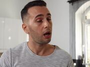 劳尔·科斯塔向不忠的妻子基亚拉·洛德和库姆斯做了一个愤怒的鬼脸