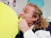 迈克尔·维加斯对意大利面条的胃口变成了对性的胃口