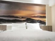 小宝寻花网红脸少妇tp啪啪口交舔弄足交后人抽插