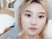 渣女小黄毛自慰呻吟特写逼逼给小哥无套爆草01