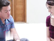 乐于助人的继兄弟教他的小妹妹肛交的秘密 家庭中风