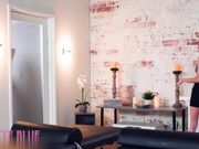 FantasyMessage用Violet Starr和Ana Foxxx在靠垫上剪下三向按摩