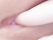 小萝莉私拍手指拨动小穴白浆乱流