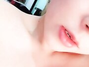 大奶美乳嫩妹白嫩手指扣穴抽插喷水