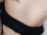 年轻漂亮妈妈 爸爸经常出差 滋润妈妈这件事情儿子来上位