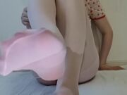 雪肌美人妻的白丝自慰振动直接送向高潮