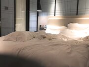 齐逼小短裤光滑美腿网红外围美女  小骚货里面没穿内衣  洗完澡进入正题