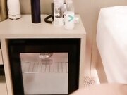 套路婊白天和男友逛街买东西 晚上回来直播赚钱 深喉怼嘴 巨乳吊钟奶子爽翻天