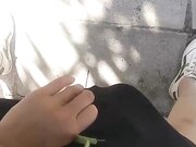 风骚少妇跟大哥公园找刺激 漏奶子又漏逼小少妇受不了掏出大哥鸡巴给口交