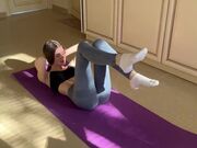 蹲在我的鸡巴上宝贝。和我好色的女朋友热健身