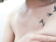 皮肤白皙逼逼粉嫩的诱人小少妇让大哥玩了个双飞 淫声荡语揉奶玩逼口交大鸡巴