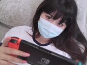 白虎美穴网红 玩掌机的女孩真抗操 白嫩嫩穴无套怼着操 射得一塌糊涂