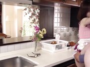 丈夫吸烟的5分钟内 公公在短时间内拿出 每天孕育10发3