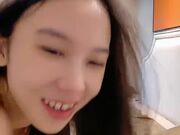 年轻女友吸烟就是销魂和男朋露脸洗澡再开始做爱第一视角卖力口活无套操逼