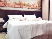 约了个眼镜妹子啪啪翘起屁股避开内裤摸逼口交