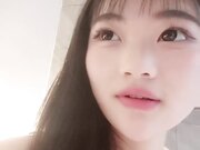 极品甜美小姐姐 浴缸里激情操逼 跪着吸吮大屌 水中骑乘位后入1