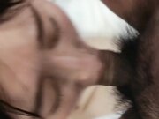 逼嫩屁股翘的露脸小骚逼伺候3个大鸡巴 一起塞嘴里口交 淫声荡语不断