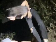 《网爆校园霸凌门事件》学妹放学被混混拦住,扒光她衣服拳打脚踢用甩棍插逼