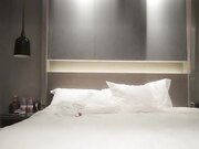 长腿大胸外围妹 穿着衣服挺矜持 脱光也是个浪荡娇娃 缺少的就是鸡巴的插入