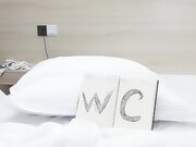 清纯小美女让大哥调教床上各种口交大鸡巴舔弄