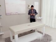 只有两个男人才能满足她