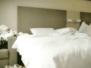 高颜值苗条短发妹子蹲着口交抽插猛操