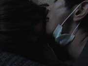 带来了一位生病的办公室女士 她错过了最后一班火车2