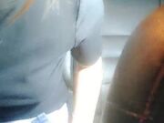 深夜的少妇勾搭小哥互动车震 主动抓着小哥的手揉捏自己的骚奶子 口交大鸡巴