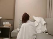 白色风衣妹子啪啪 诱人身材张开双腿摸逼骑乘猛操1