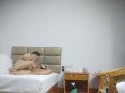 00后嫩妹青涩害羞 被插途中羞涩有克制的呻吟最迷人