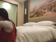 无毛白虎逼真是欠操还很骚 让小哥无套蹂躏射在肚子上2