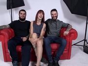 西班牙色情明星与 4 个素人狂野轮奸