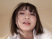 用小嘴吸吮鸡巴并从根部到尖端小心翼翼地舔舐的口交来治愈3