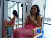 丰满害羞的宝贝卢娜米尔斯做爱后乳交