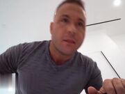 大鸡巴继兄和他不修边幅的继姐勾引他们的房客