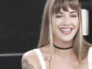 西尔维娅已准备好将巨大的黑色鸡巴深深插入她的屁股