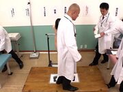 请以3万日元的价格卖给我一杯圣水 天真的J○1