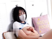 偷偷自慰喷水被主人发现了惩罚就是喷水水