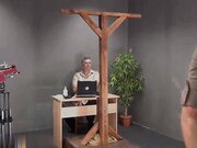 重口味SM极品女孩被绑在十字架上抽打乳房痛并兴奋着叫的可怜啊