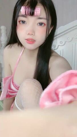 极品小美女的诱惑脱光了听狼友指挥揉奶玩逼