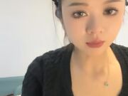 极品尤物甜蜜女神 床上露肩性感诱惑 慢慢脱光道具自慰