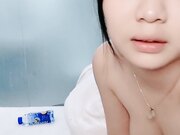 大学系花与男友激情私拍扣穴潮喷 连操两次灌满嫩穴