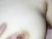 新来的学妹露脸躺在床上让大哥揉奶子抠逼让狼友指挥 穿上开档黑丝主动上位求草