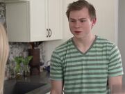 你生气只是因为你有一个小弟弟