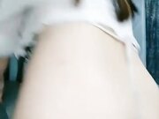 娘们天生骚样 最屌的是用水杯接水喝掉了