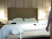同闺蜜上门服务老头家中玩双飞刚搞完他老婆要回来了赶紧撤回宾馆再接一位2