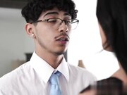 詹妮弗 怀特 告诉继子 只要我愿意 你就可以操我