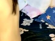 长相甜美清纯萝莉萌妹首次和炮友居家啪啪秀 穿上棉袜吸奶扣逼调情