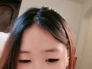 清纯的良家小少妇露脸躺在床上全裸跟狼友互动撩骚 揉奶玩逼给狼友看特写逼逼