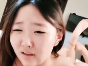 清纯的良家小少妇露脸躺在床上全裸跟狼友互动撩骚 揉奶玩逼给狼友看特写逼逼